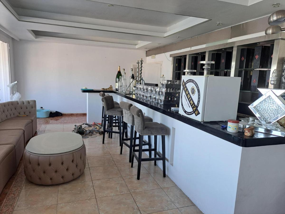 Private Suites In Huge Penthouse 1St Line Puerto Banus, Incredible Views, Jacuzzis Marbella Exterior photo